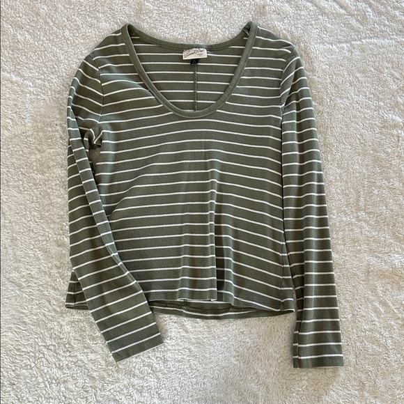 Set of 2 Universal Thread Long Sleeve Tops - Olive Green and Cream White - Picture 3 of 6